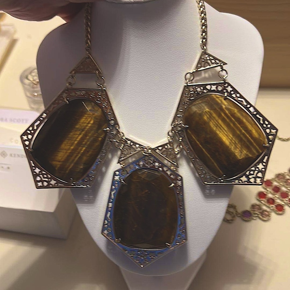 Kendra Scott Nadeline necklace in tiger eye!